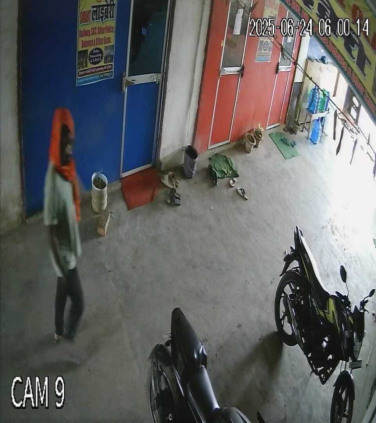 मॉल के बाहर खड़ी बाइक की चोरी, थाने में दिया आवेदन