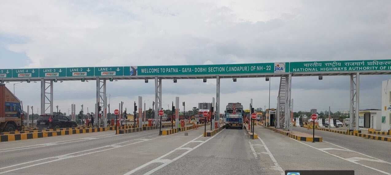 गया-डोभी रोड पर टोल प्लाजा ऑटोमेटिक फस्टैग सिस्टम से लैस