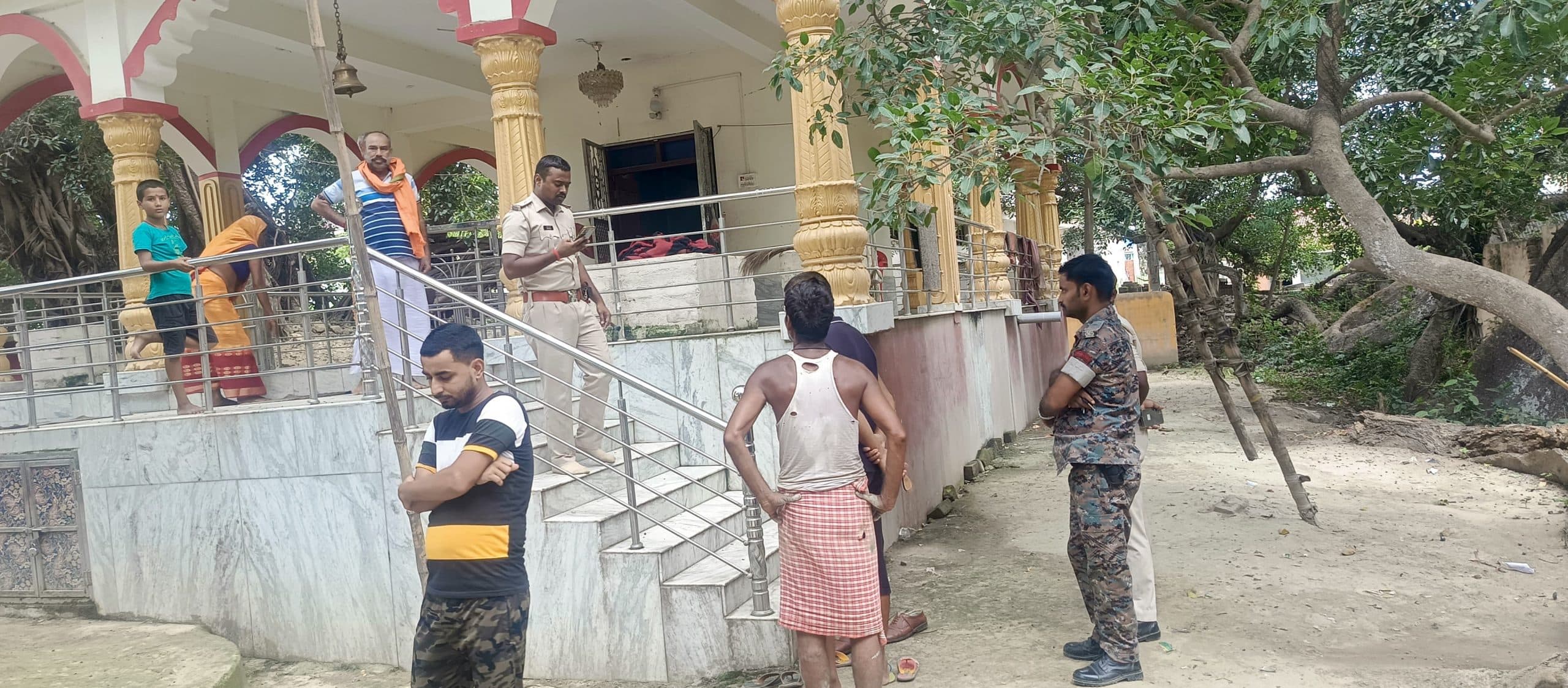 मंदिर से अष्टधातु की लक्ष्मी जी की मूर्ति सहित दुकान में चोरी