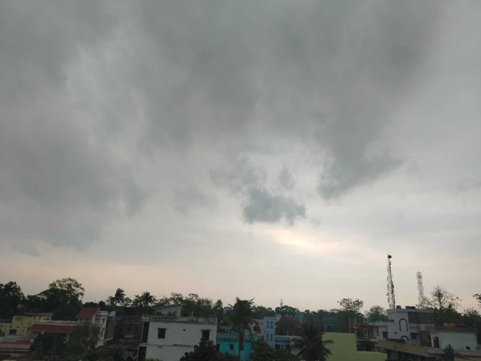 Motihari: तीन दिन तक भारी बारिश की संभावना कम