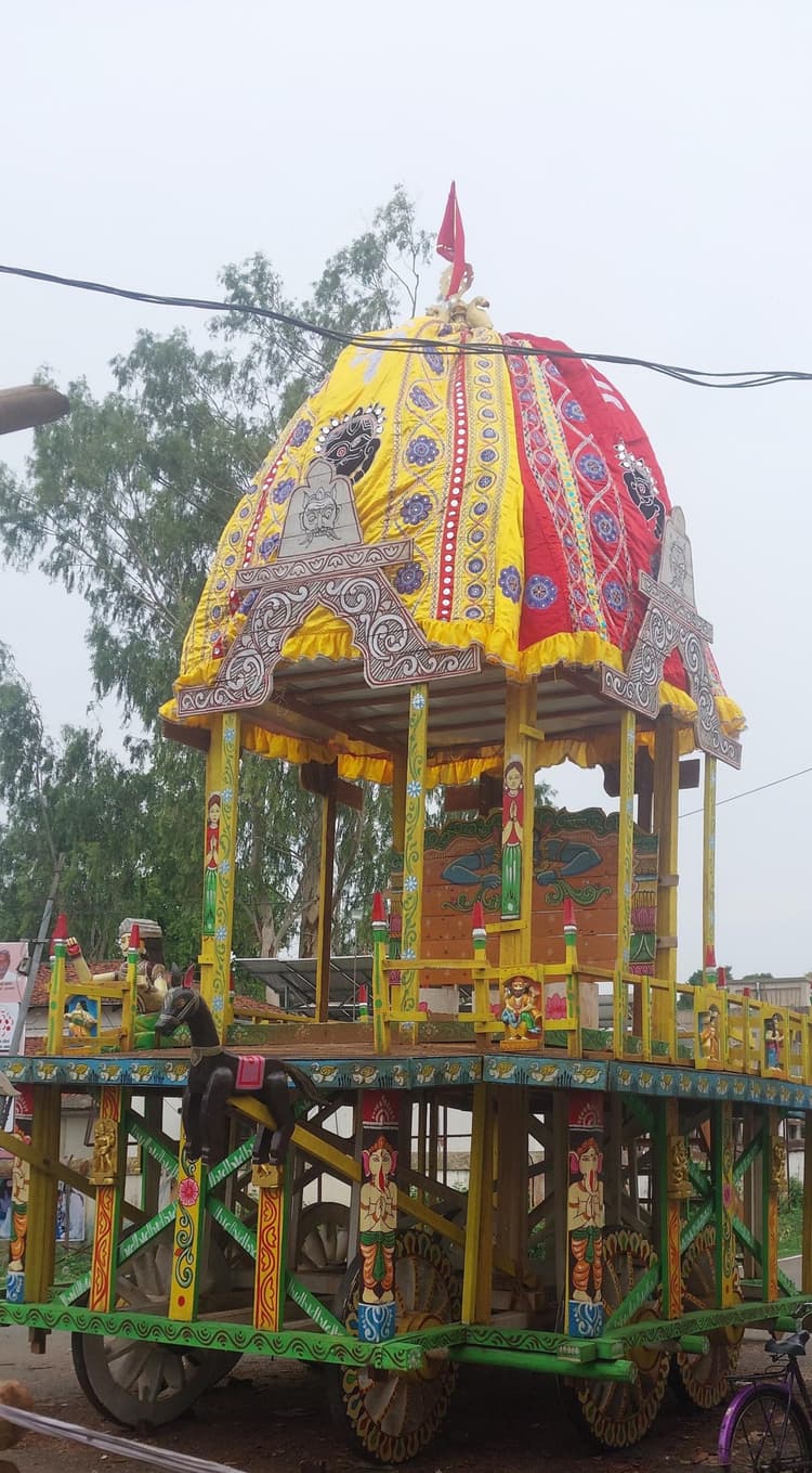 Seraikela Kharsawan News :रथयात्रा में सभी परंपराओं का होता है निर्वहन