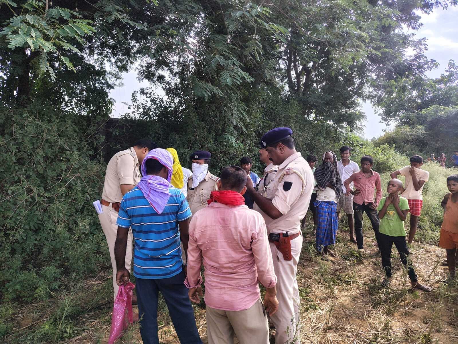 युवक की सिर कटी लाश मिलने से सनसनी