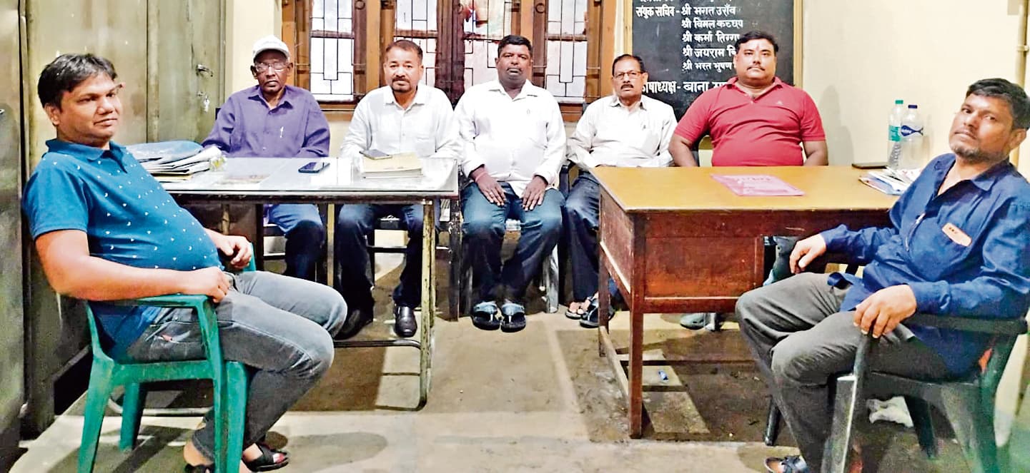 सरकार बताये, आदिवासी कौन और जनजाति कौन : परिषद