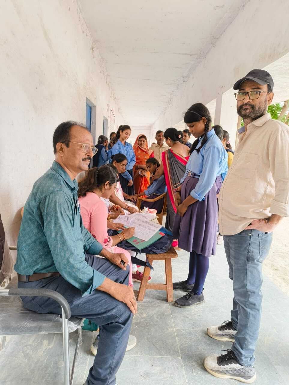 कैंसर से बचाव को लेकर लगा शिविर, बच्चियों को लगाया गया एचपीवी टीका