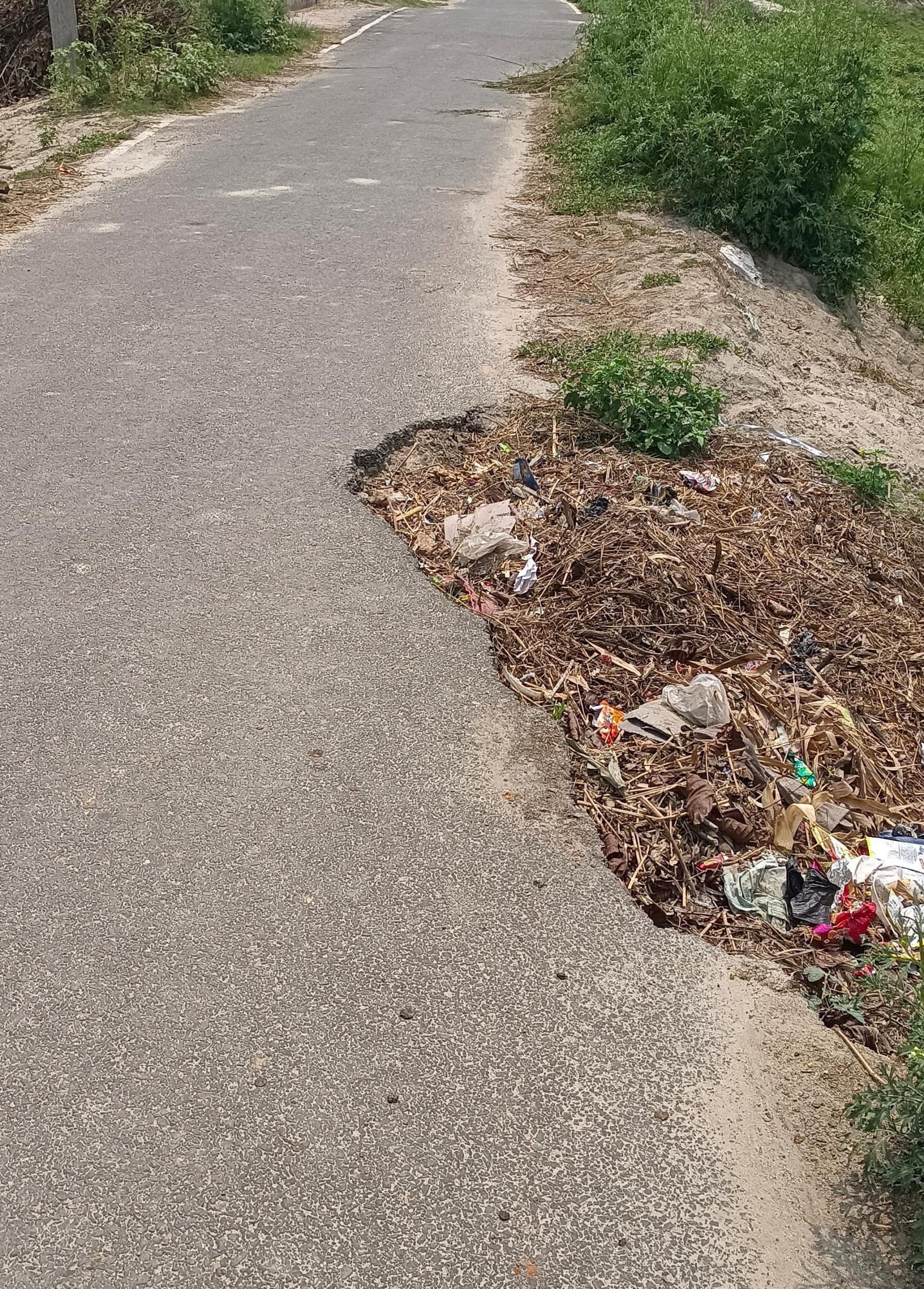 सड़क पर रेन कट से दुर्घटना का खतरा