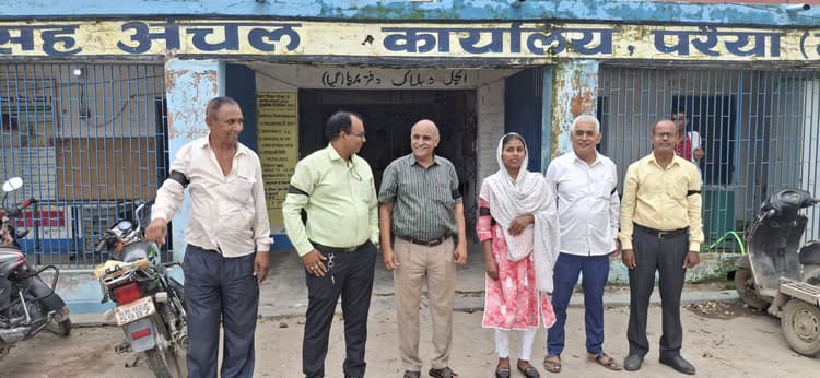 प्रखंड सह अंचल कर्मियों ने किया प्रदर्शन