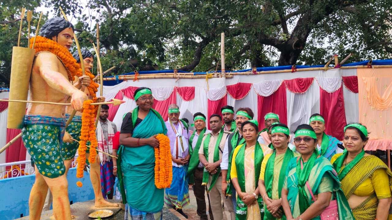 Lead News : 30 को संताल हूल के पूरे होंगे 170 वर्ष, भोगनाडीह के लिए पदयात्रियों का जत्था रवाना