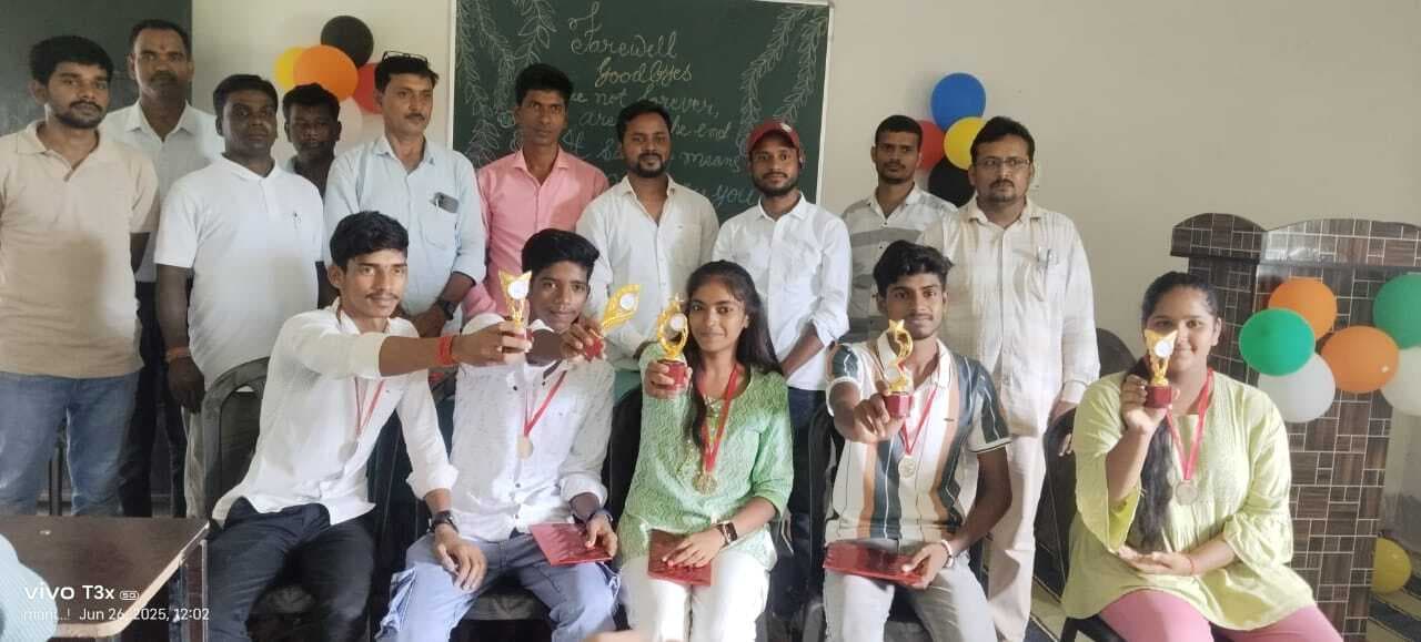 दसवीं में सफल छात्र-छात्राओं को किया सम्मानित