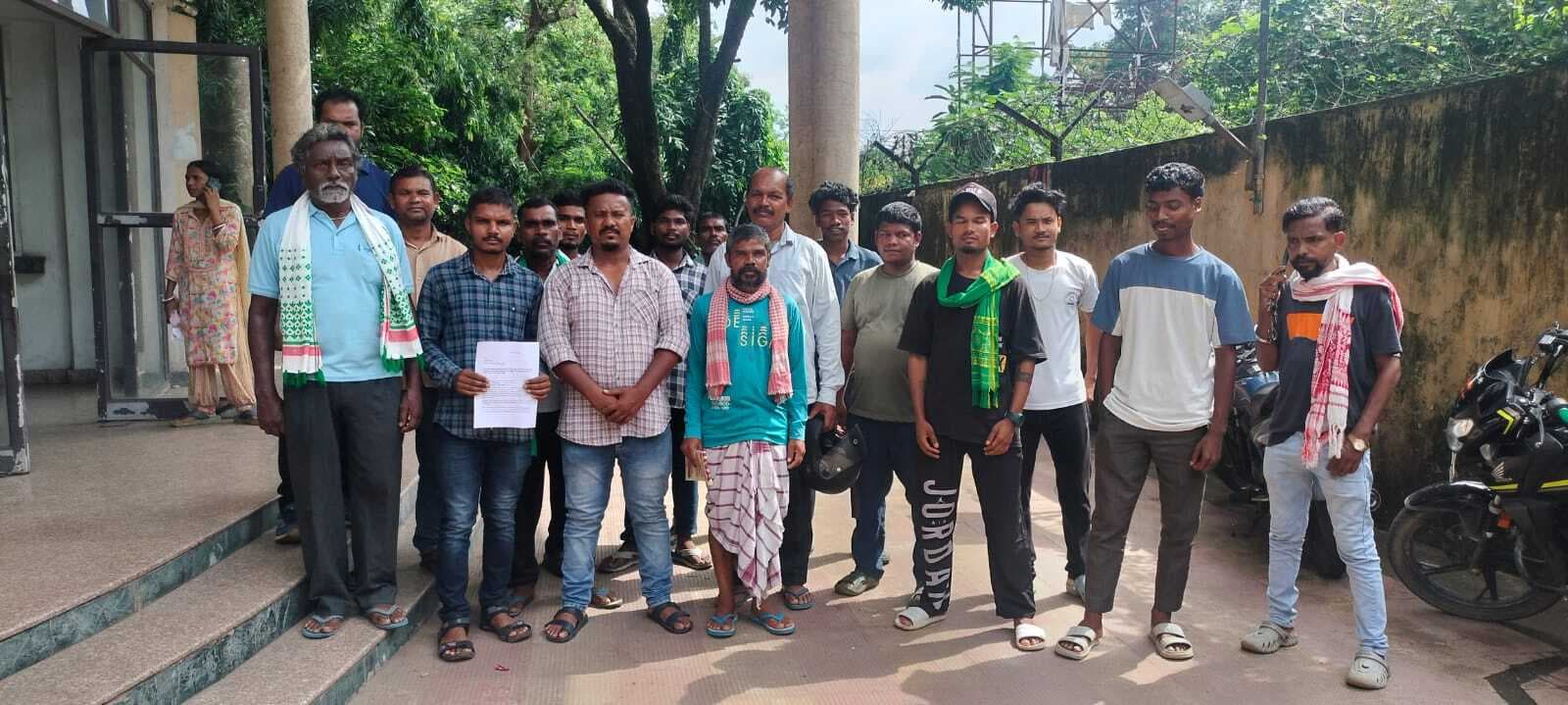 Jamshedpur News: गदड़ा-राहरगोड़ा के ग्रामीणों ने परसुडीह थाना में किया विरोध प्रदर्शन