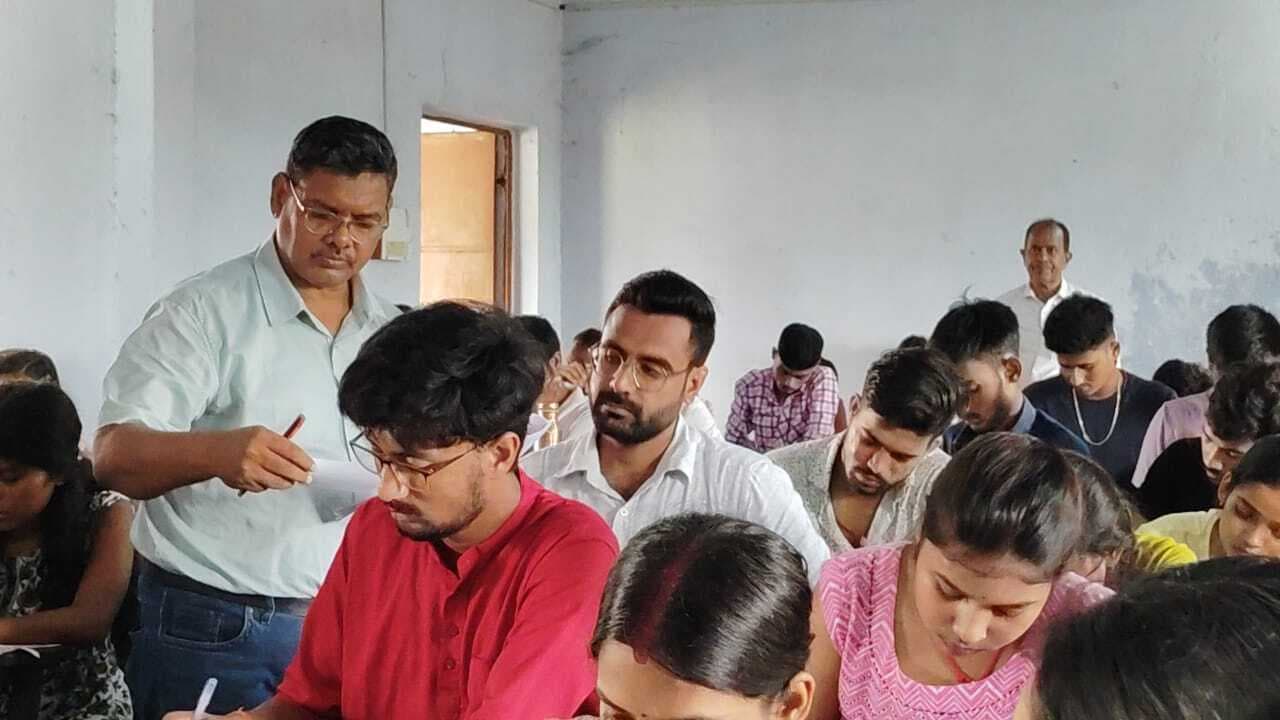 इग्नू पर्यवेक्षक ने किया परीक्षा केंद्र का निरीक्षण