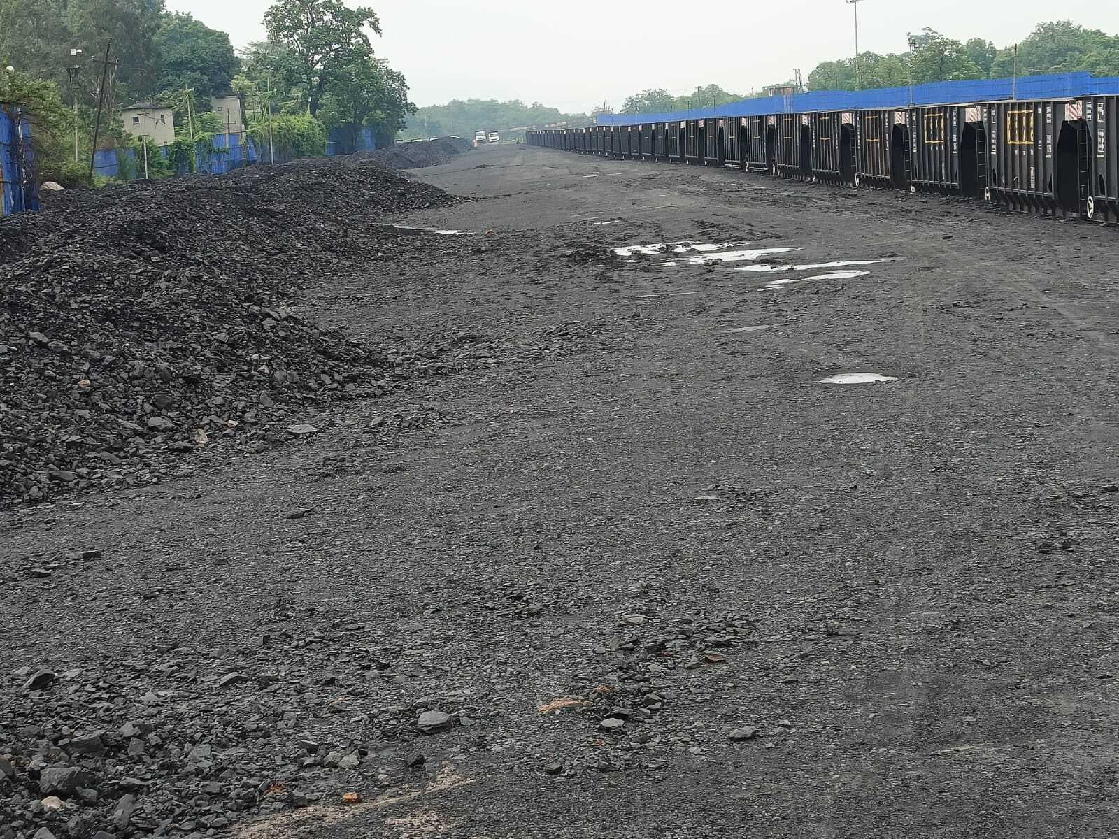 डीएमओ जेनरेट नहीं होने से कोयला ढुलाई ठप