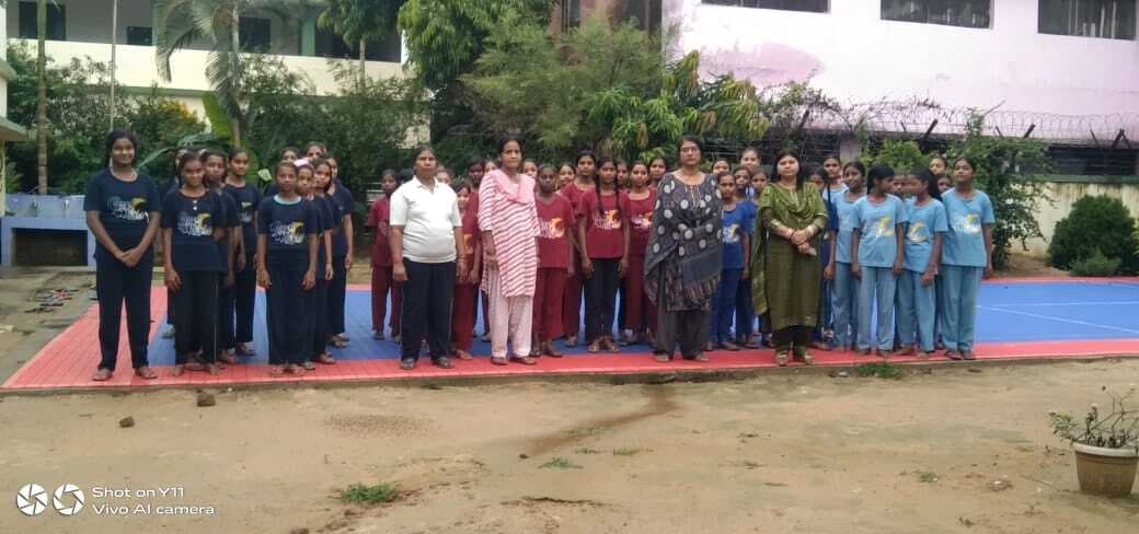 बाल संसद के बच्चों ने वार्डन को दी विदाई