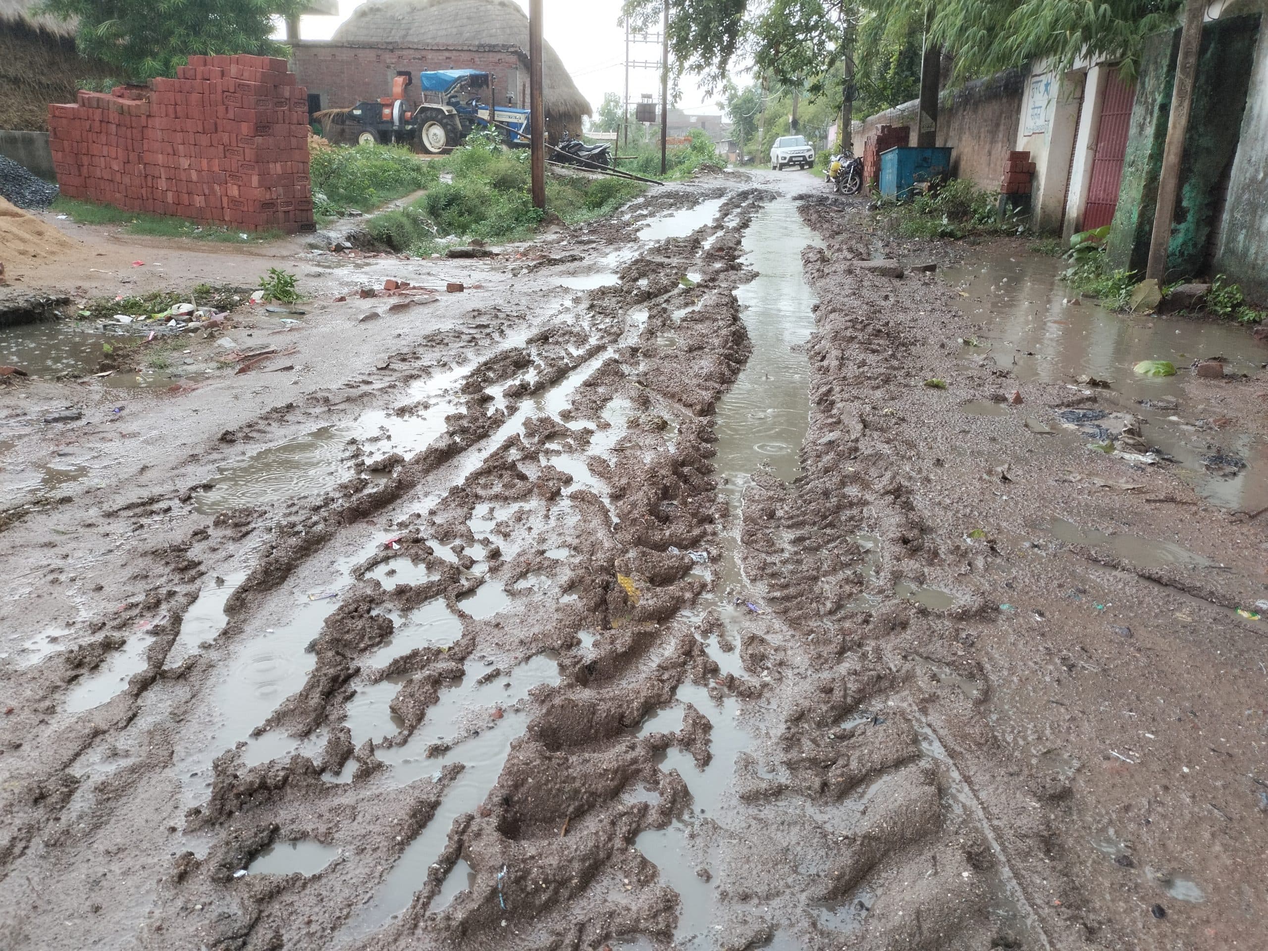 नारकीय जीवन जीने को विवश हैं पाटलिपुत्र कॉलोनी के लोग