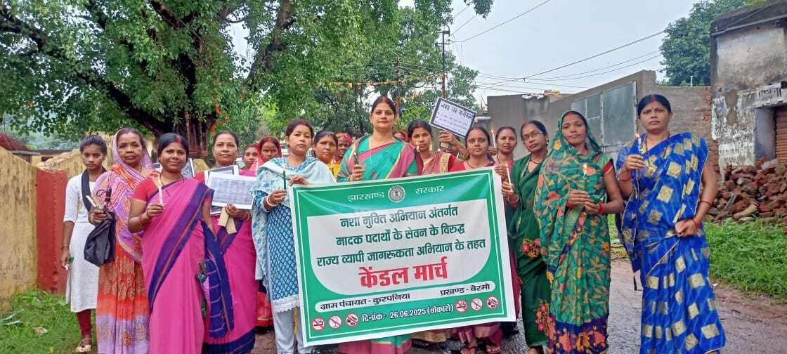 Bokaro News : नशा मुक्ति को लेकर पंचायतों में निकला कैंडल मार्च