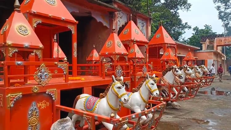 Seraikela Kharsawan News :भाई-बहन संग तीन रथों पर सवार होकर आज मौसीबाड़ी जायेंगे प्रभु