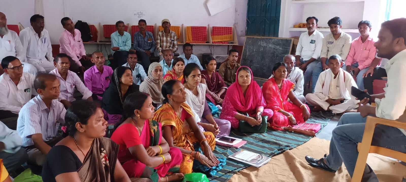 शिक्षा सेवकों ने शिक्षक का दर्जा देने को लेकर बुलंद की आवाज