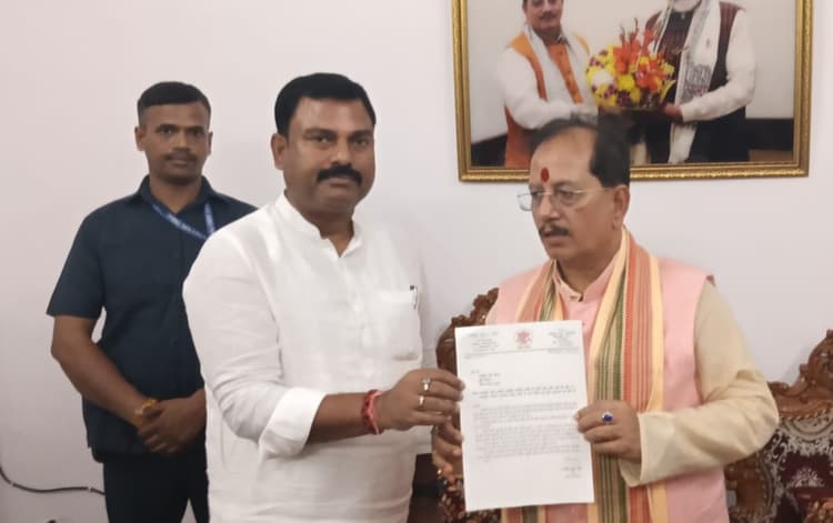 Samastipur News:व्यवहार न्यायालय के भवन निर्माण को लेकर उप मुख्यमंत्री से मिले विधायक