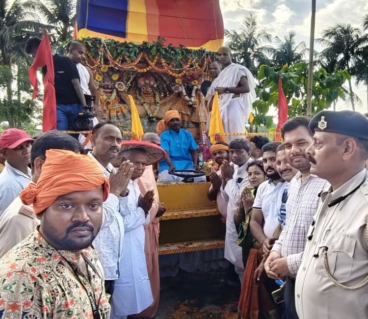 भगवान श्रीश्री जगरनाथ देव की निकली गयी रथ यात्रा