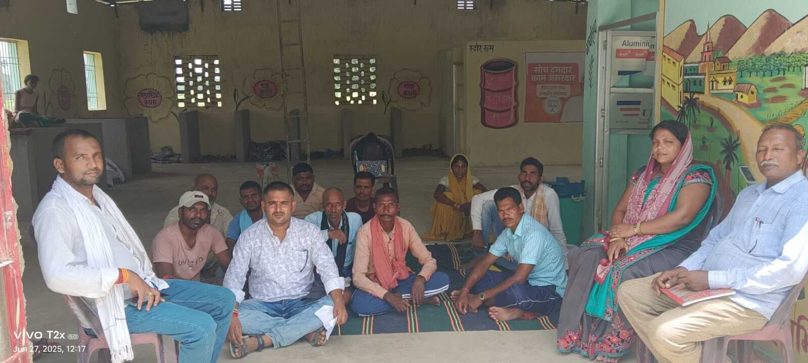 मुखिया की बैठक में कई स्वाच्छता कर्मी नदारद