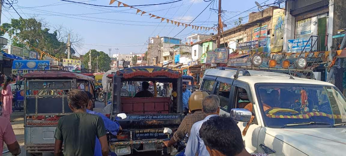 शहर में अतिक्रमण के कारण रोजाना लगता है जाम