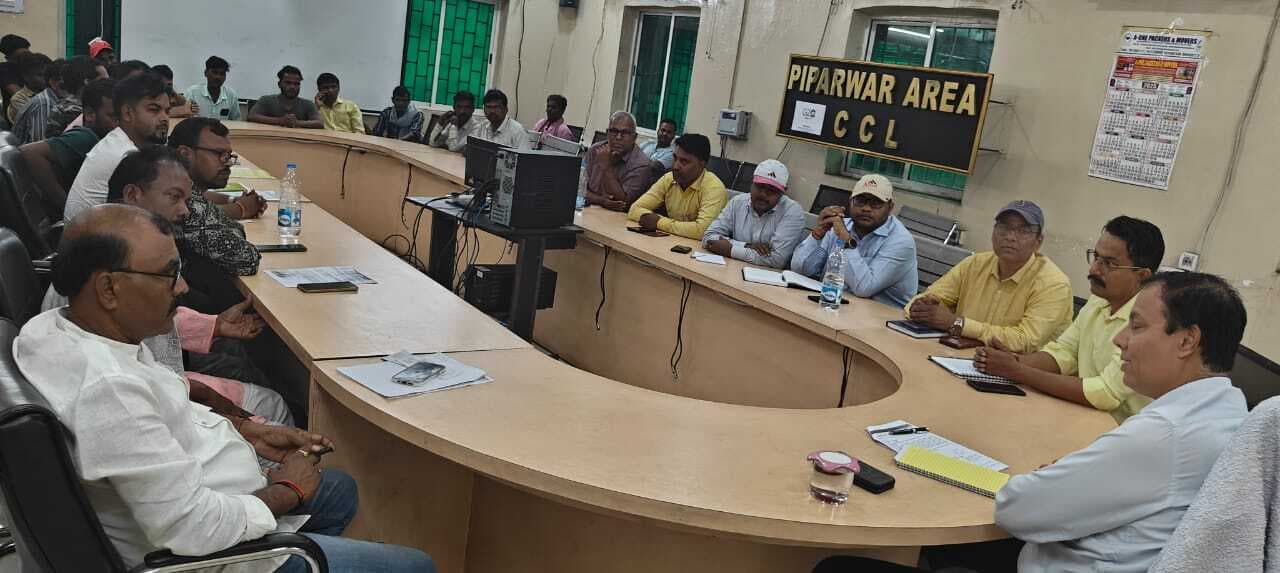 एजेंडा मीटिंग में मजदूरों के कम वेतनमान पर चर्चा