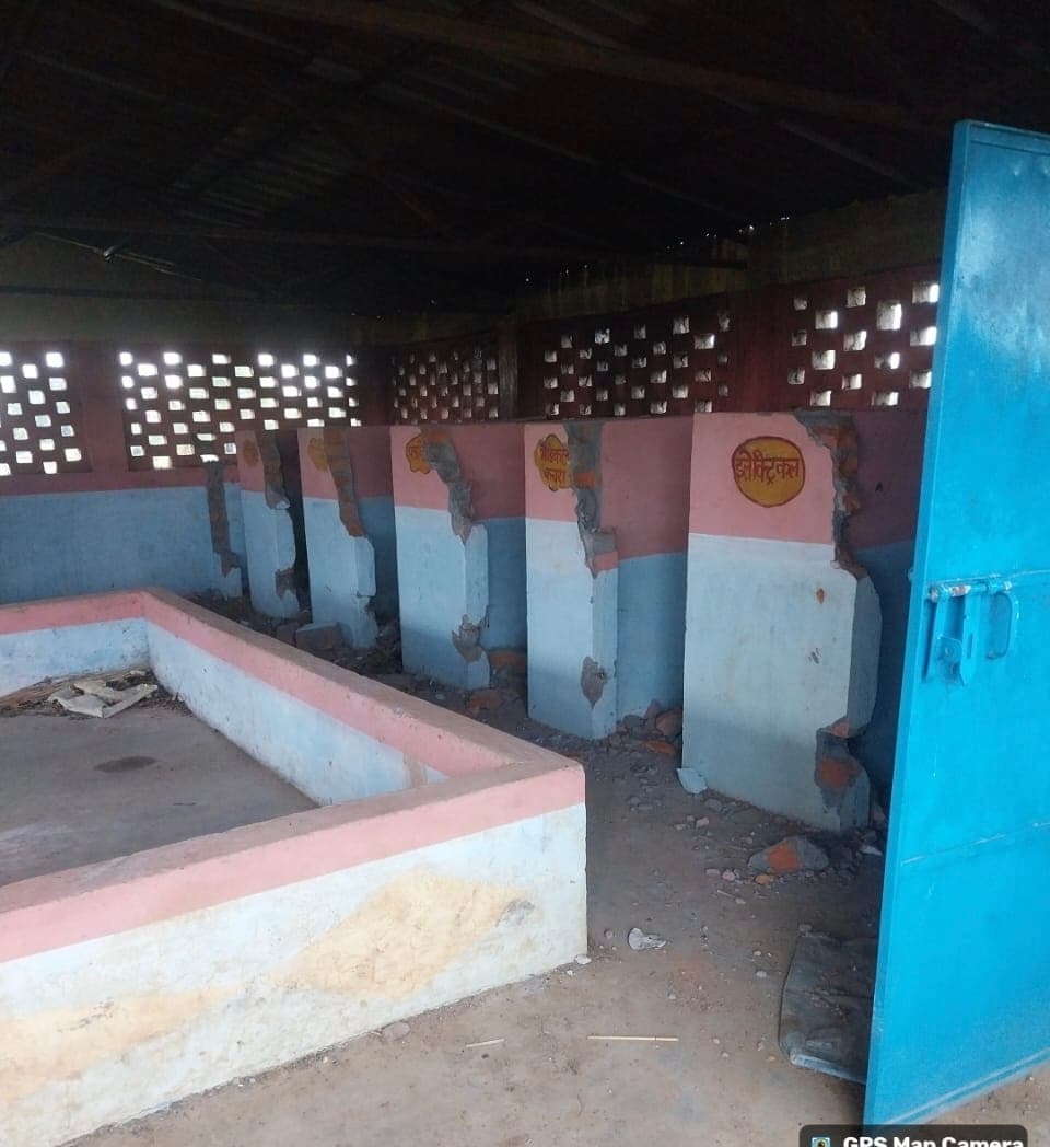 कैरी पंचायत के कचरा प्रबंधन इकाई में चोरी