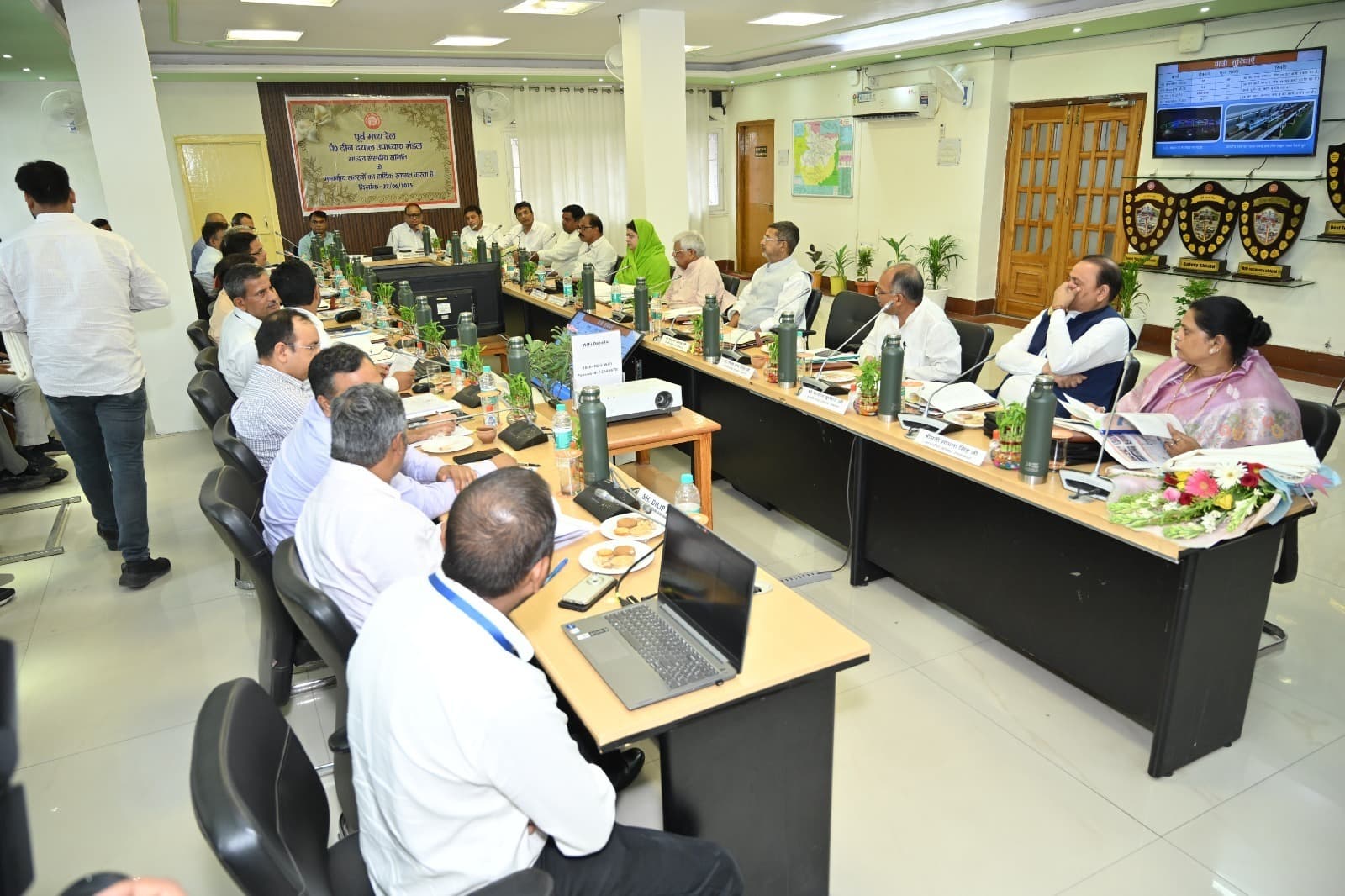 मुआवजा देने के बाद किसानों की भूमि अधिग्रहित हो