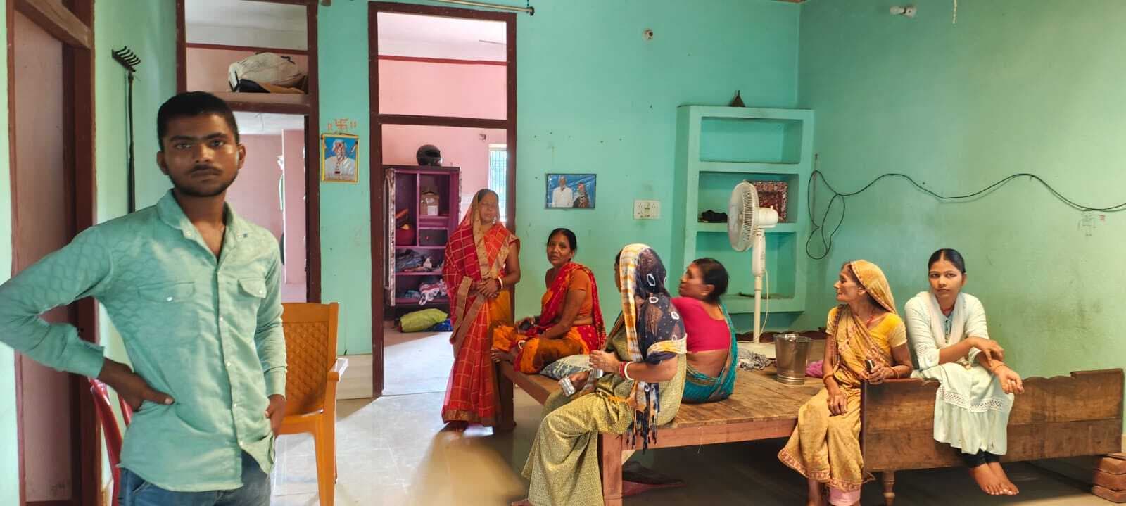 दो घरों का ताला तोड़ कर “15 लाख के गहनों की चोरी