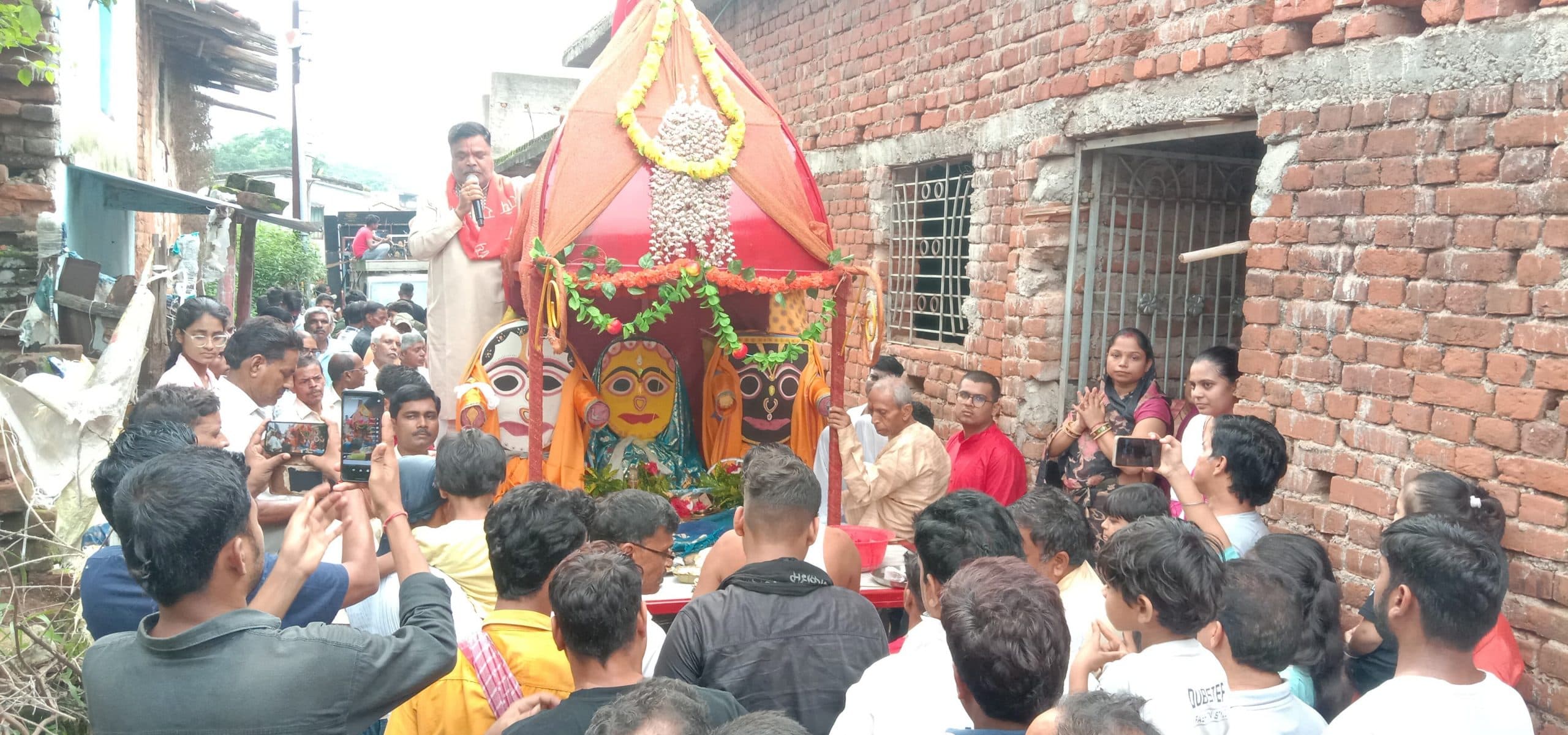 Giridih News :पालगंज जगन्नाथ मंदिर से निकली यात्रा, क्षेत्र हुआ भक्तिमय