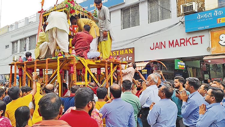 Chaibasa News : प्रभु जगन्नाथ की रथयात्रा में उमड़ा जनसैलाब, महिलाओं ने भी खींचा रथ