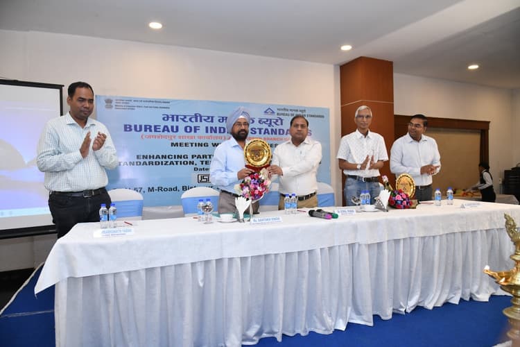 Jamshedpur News : भारतीय मानक ब्यूरो ने उद्यमियों को किया जागरूक, बीआइएस प्रमाणन के लिए किया प्रोत्साहित