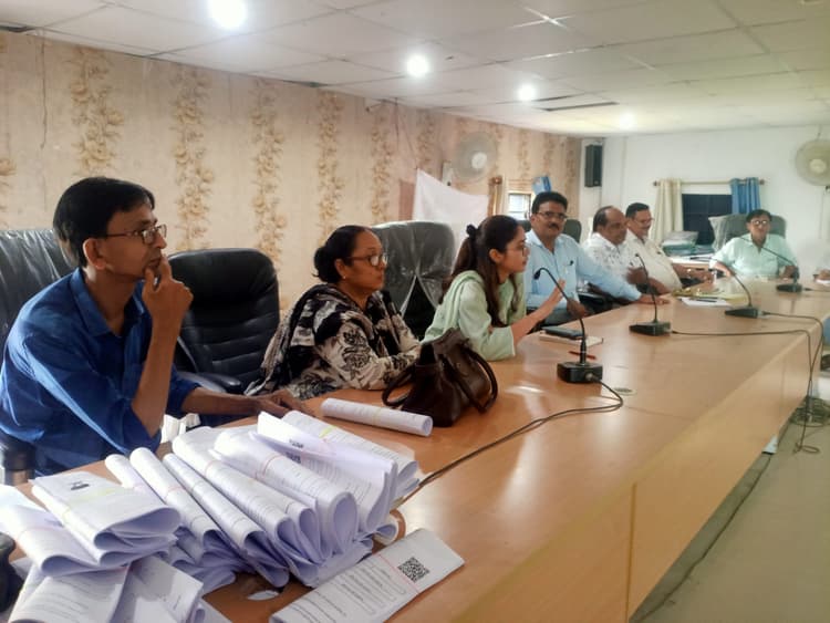 विशेष मतदाता पुनरीक्षण का बीएलओ को मिला निर्देश