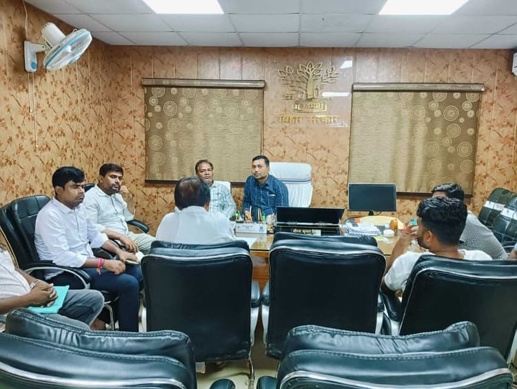 बिजली आपूर्ति में सुधार को मुख्य पार्षद ने दिये निर्देश