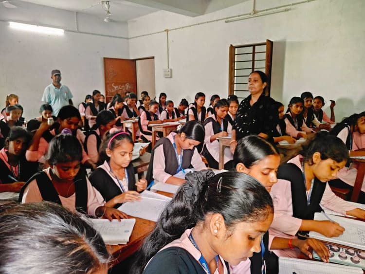 प्लस टू प्रोजेक्ट कउवि कोढ़ा में त्रैमासिक परीक्षा आयोजित