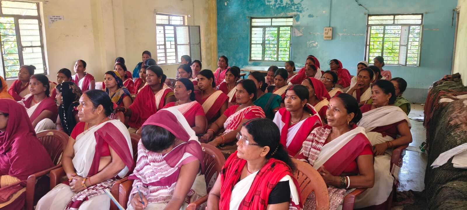 डॉ आंबेडकर समग्र सेवा विकास शिविर में योजनाओं के बारे में दी गयी जानकारी