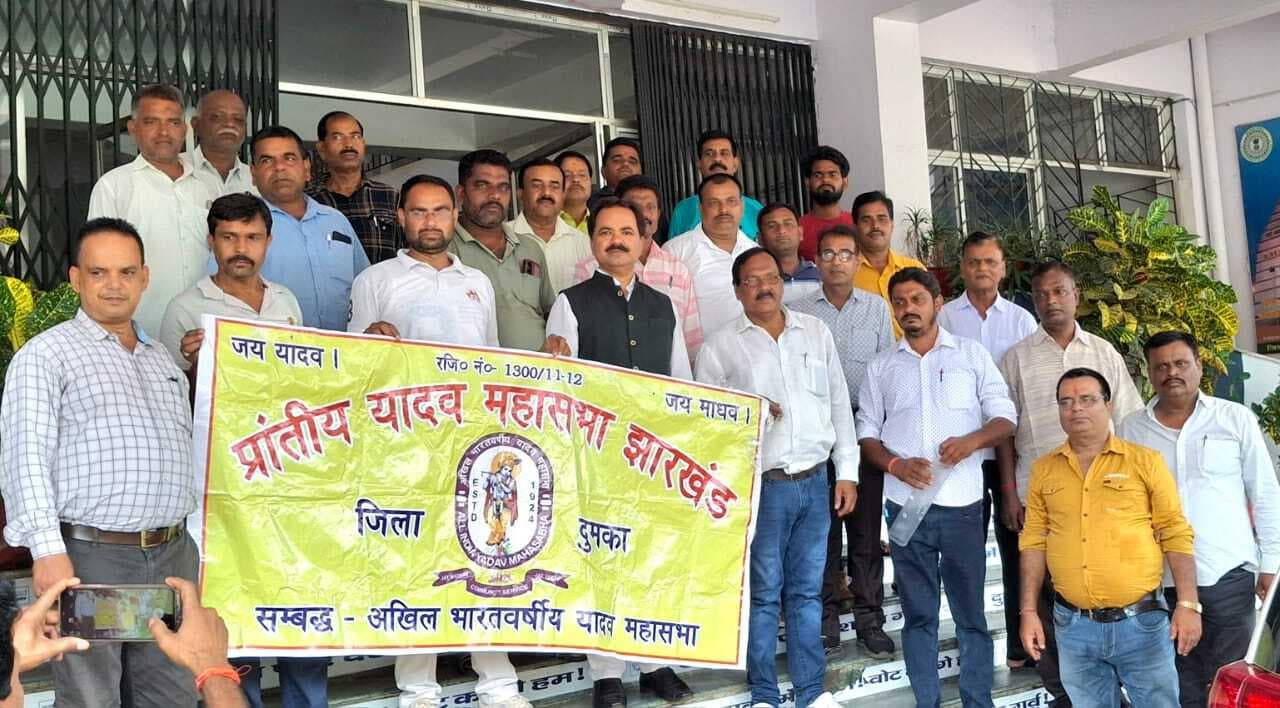 इटावा में भागवत कथावाचक से दुर्व्यवहार के विरोध में सौंपा ज्ञापन