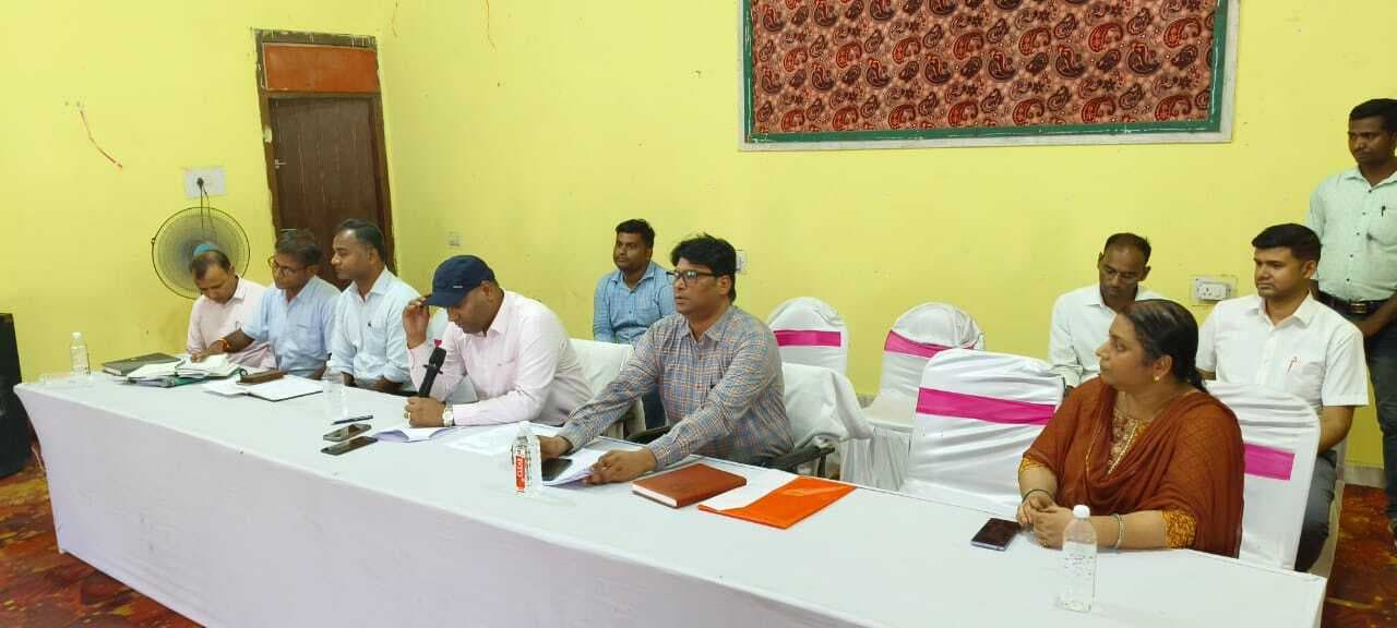 निर्वाचन कार्यों में लापरवाही नहीं की जायेगी बर्दाश्त: एसडीएम