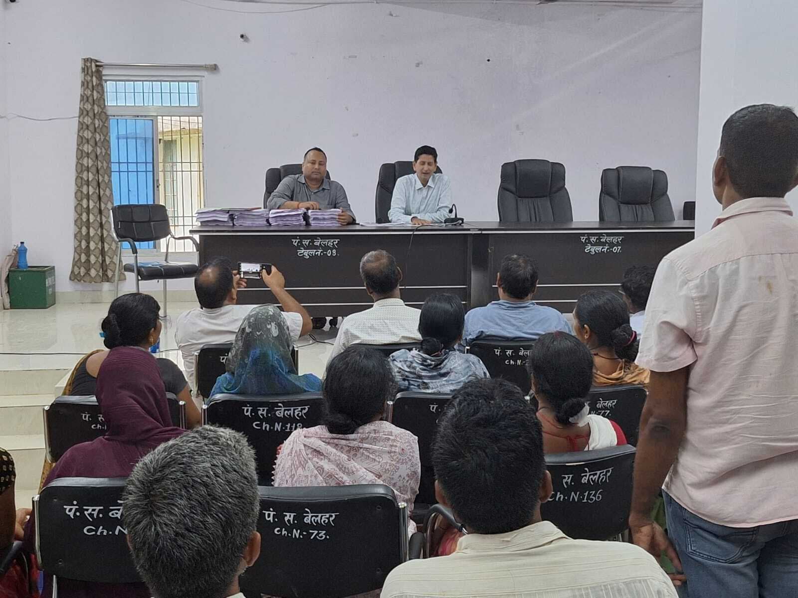 मतदाताओं के घर-घर जाकर गणना प्रपत्र भरवाएंगे बीएलओ