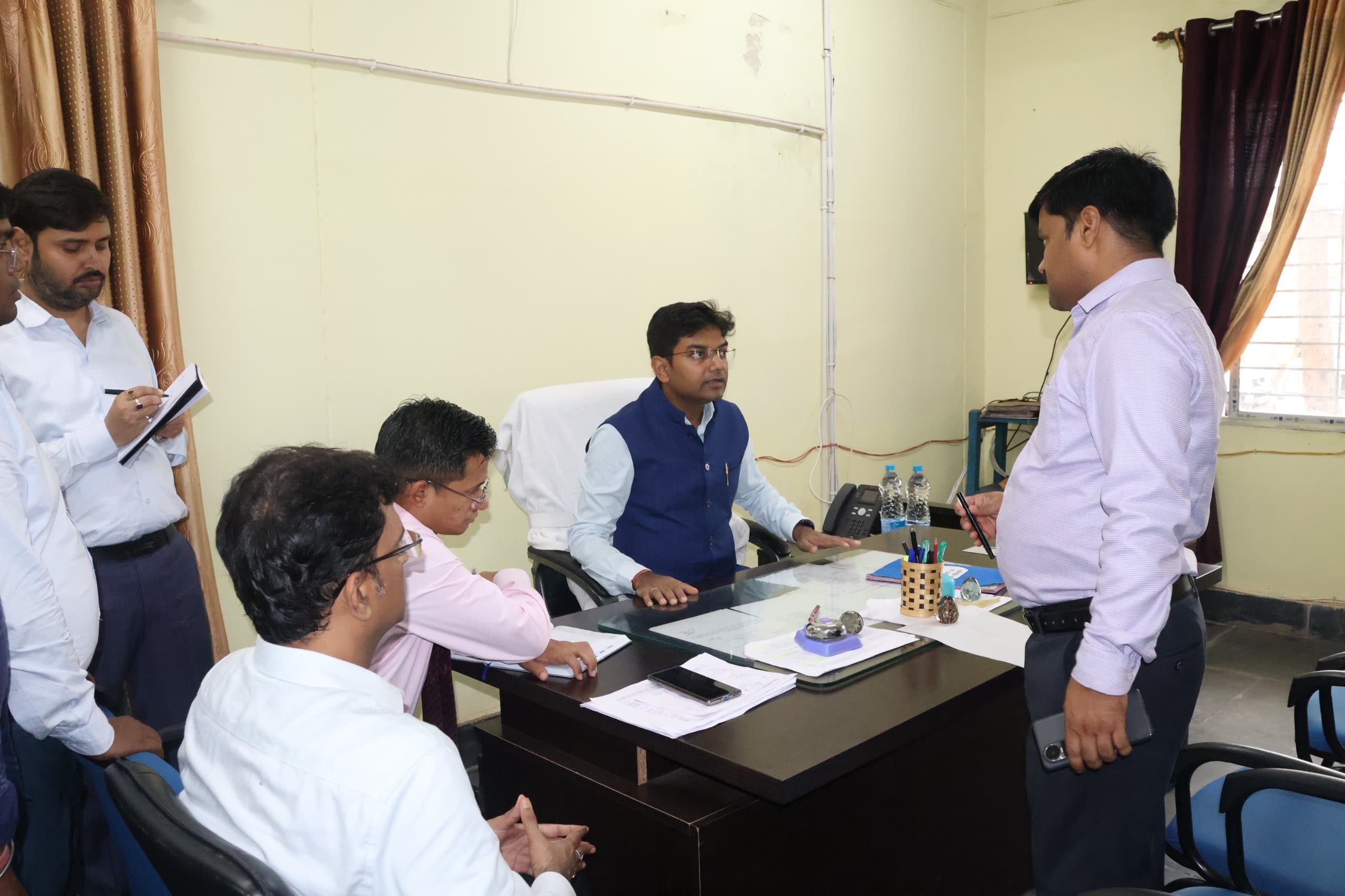 कोई भी आवेदन अनावश्यक लंबित नहीं रखा जाय : डीसी