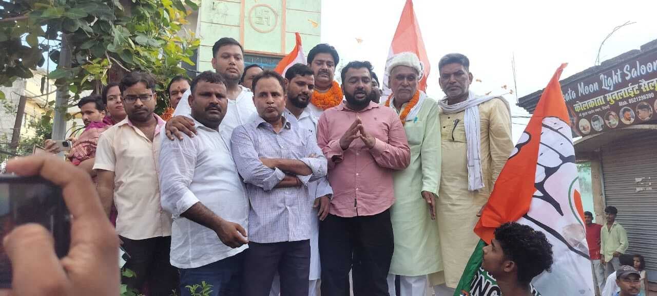 टिकारी में कांग्रेस कार्यकर्ताओं ने की पदयात्रा