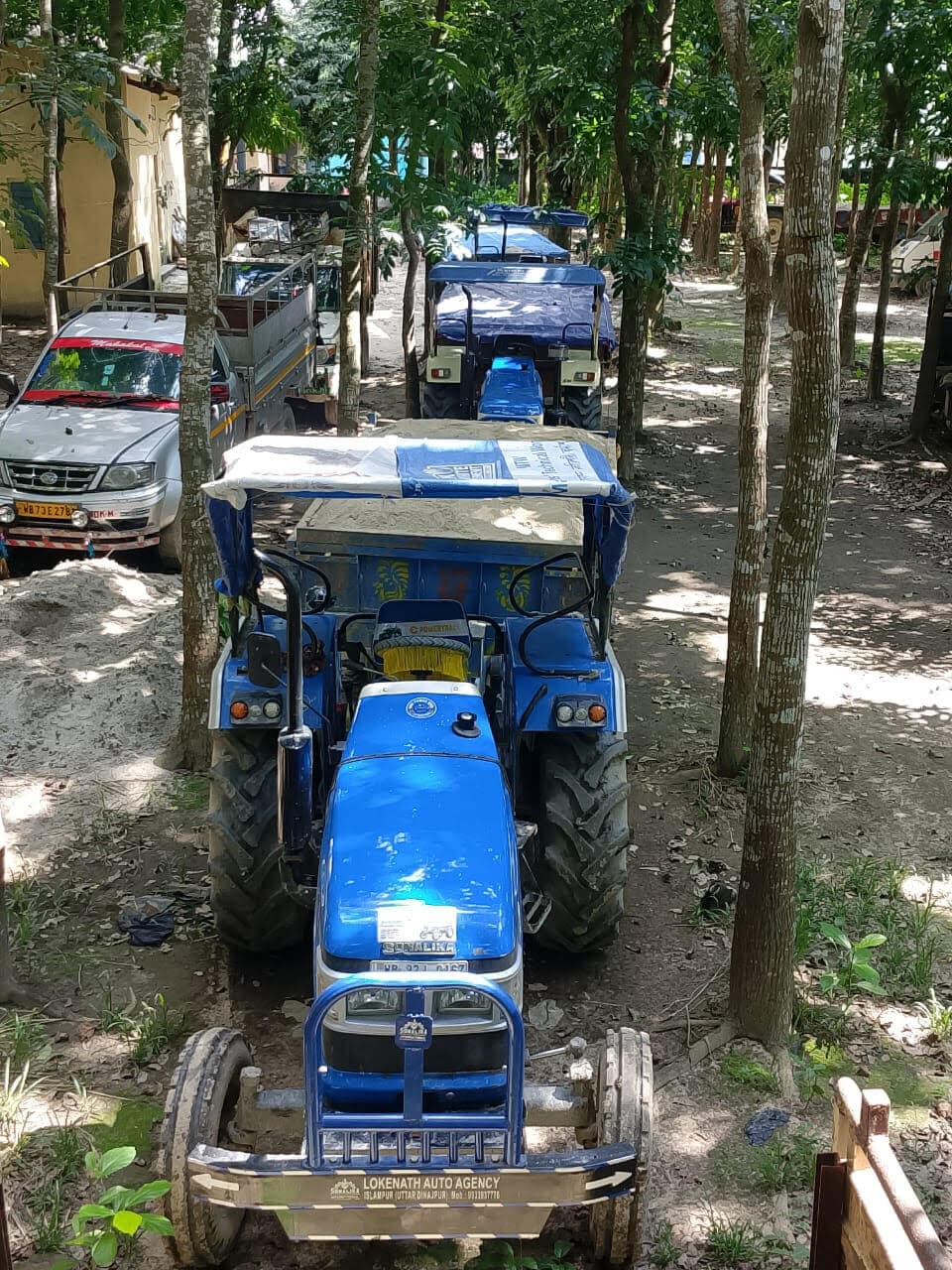 पोठिया से बालू लदा चार ट्रैक्टर जब्त