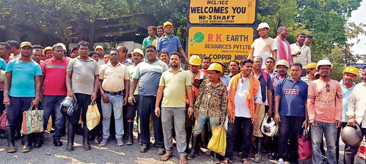 East Singhbhum News : सुरदा माइंस के मजदूरों को कार्य के अनुरूप मिलेगी पदोन्नति