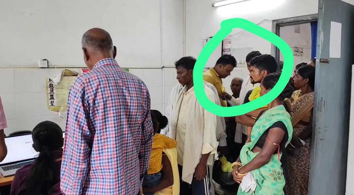 अस्पताल में सुरक्षा गार्डों की मनमानी व अभद्र व्यवहार से मरीज व चिकित्सक परेशान