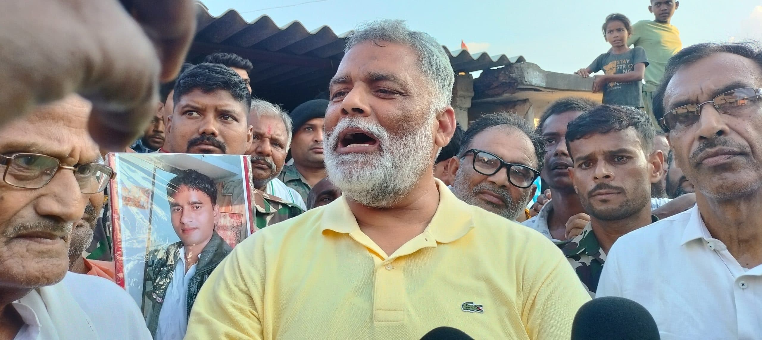 लोजपा नेता पुत्र हत्याकांड के पीड़ित परिवार से मिले पप्पू यादव