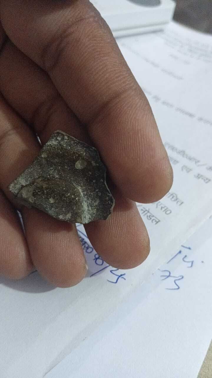 hajipur news. वैशाली गढ़ के समीप मिट्टी कटाई के दौरान मिली गगरी