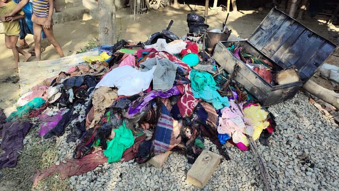 बिजली की शार्ट सर्किट से लगी आग, दो घर जलकर हुआ राख