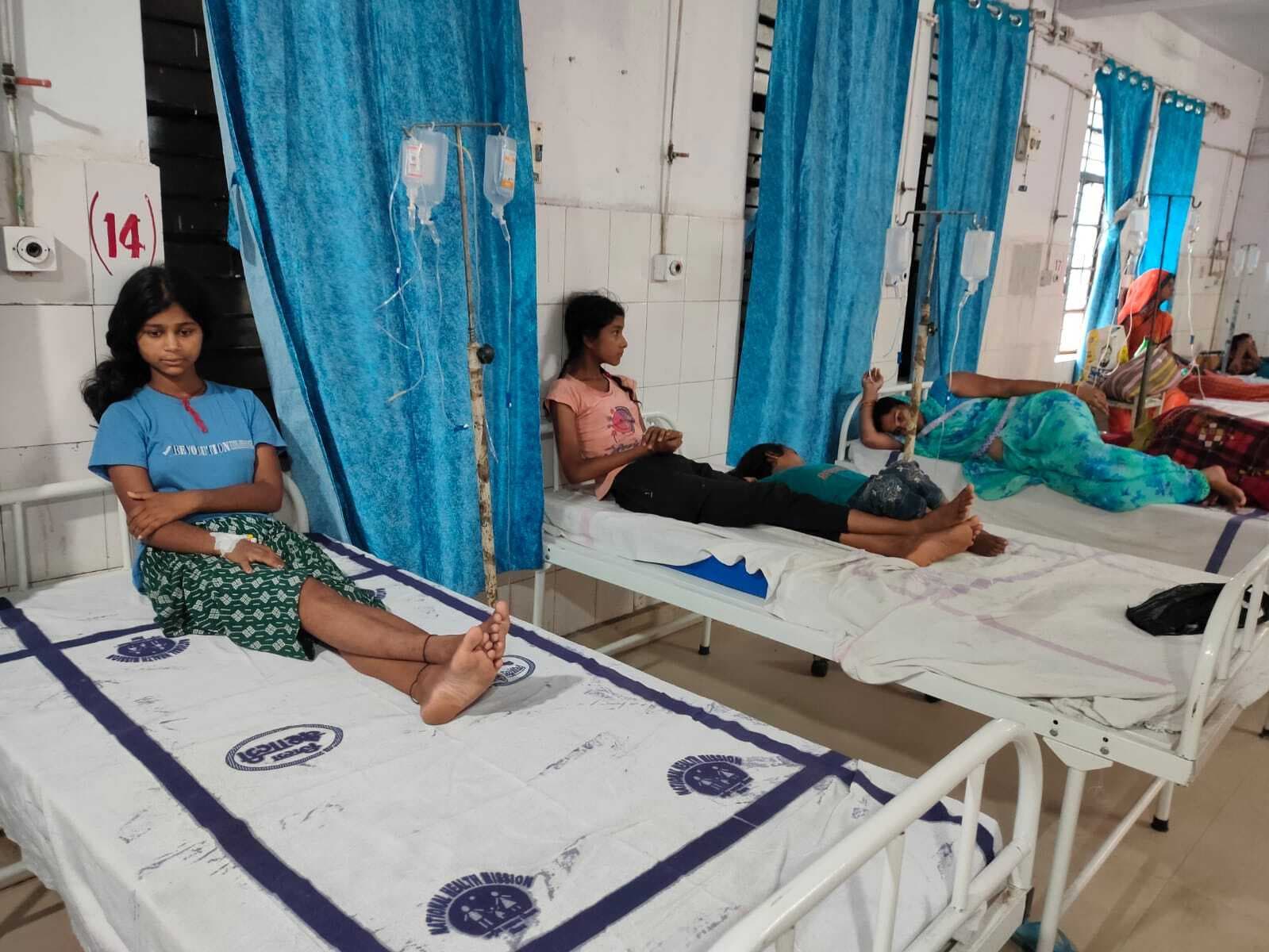 hajipur news. पका कटहल खाने से 14 लोग बीमार, विवाद में जहरीली दवा स्प्रे कर देने का आरोप