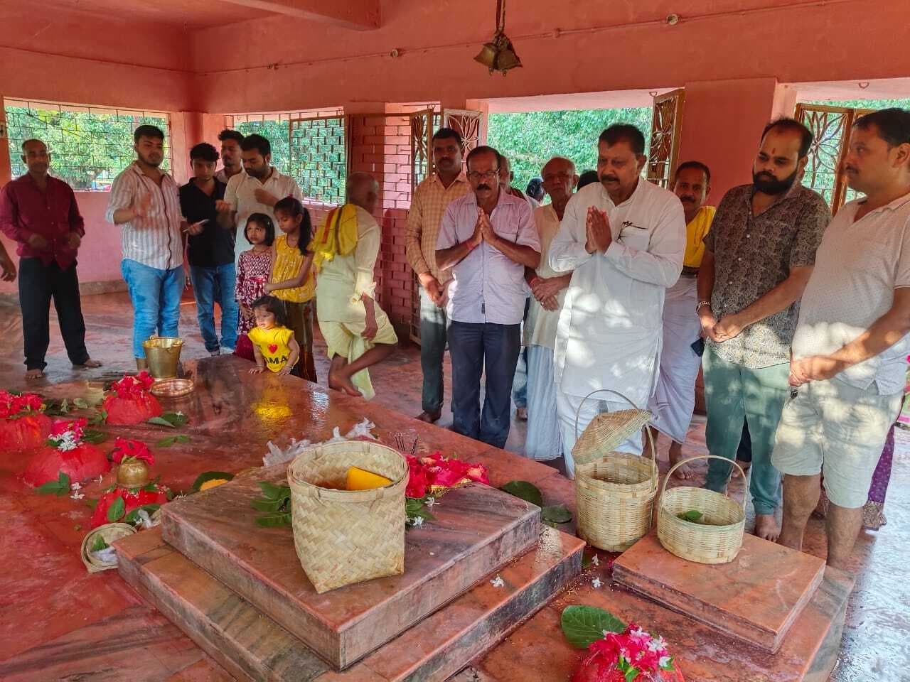 अठवारी पूजा को लेकर नागबाबा धाम में श्रद्धालुओं की उमड़ी भीड़