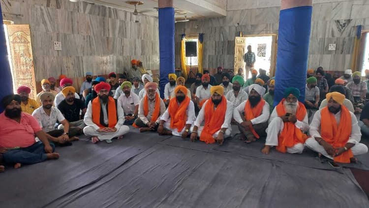 गुरुद्वारा प्रबंधक, पदाधिकारी को पद व गोपनीयता की शपथ हेडग्रंथी ने दिलाई