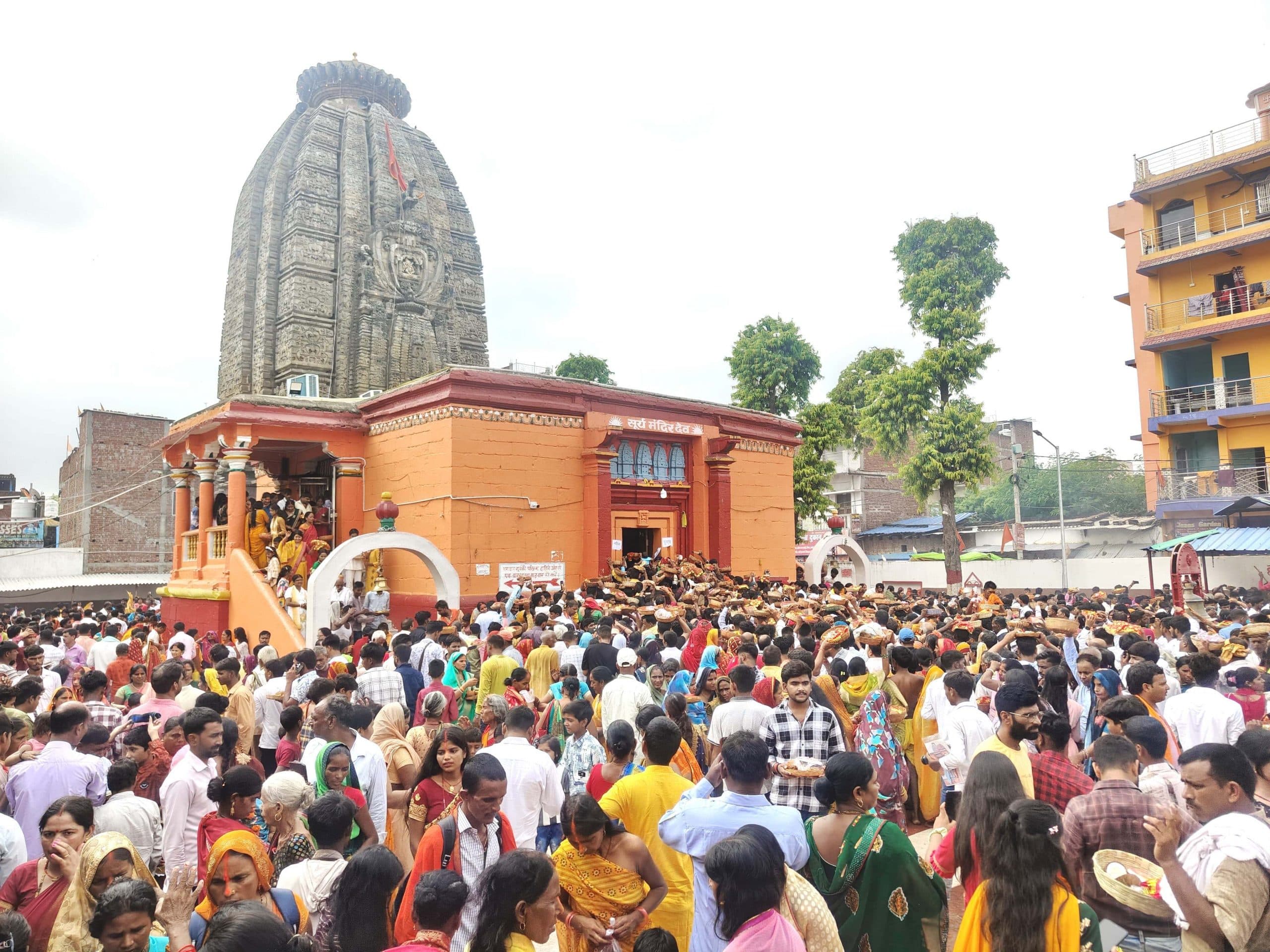 Aurangabad News : देव सूर्य मंदिर में उमड़ा आस्था का सैलाब